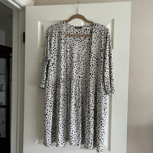 Black and White Duster - Picture 3 of 4